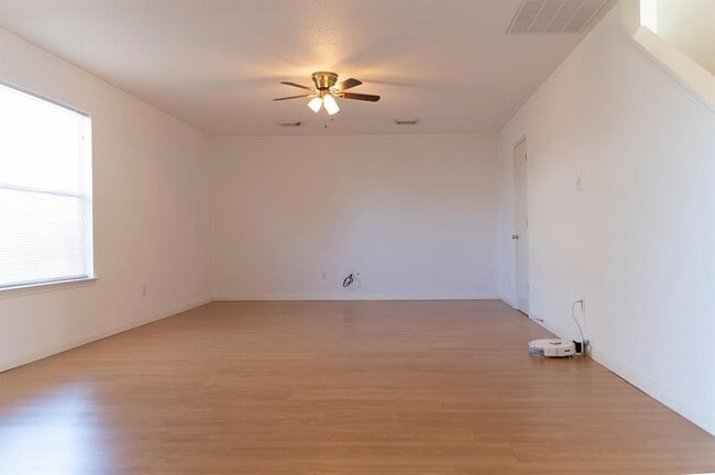 Building Photo - 7930 Longshire Ln
