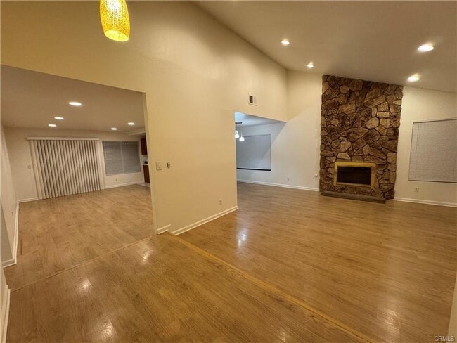 Foto del edificio - 10038 Independence Ave