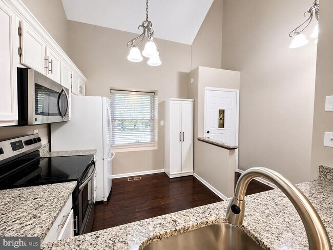 Foto del edificio - 6450 Sewells Orchard Dr