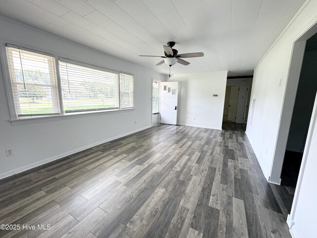 Building Photo - 106 Farm Dr