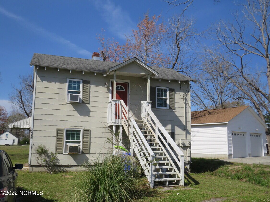 3004 Market St Unit 3004a, Newport, NC 28570 Room for Rent in Newport