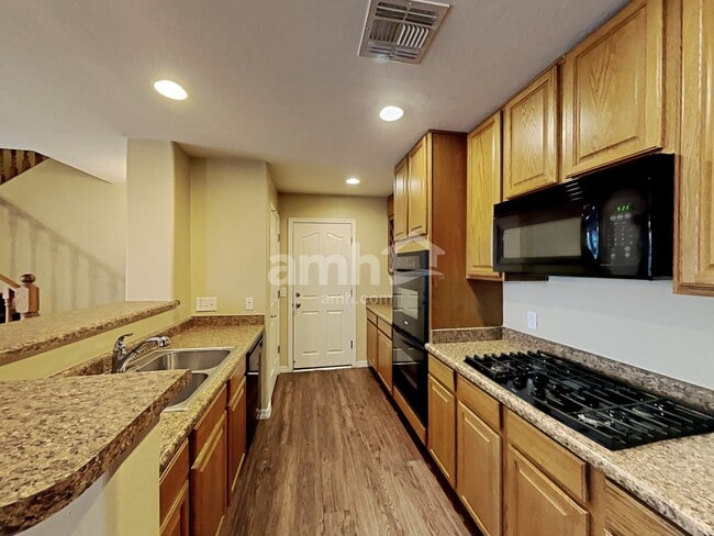 Foto del edificio - 245 W Paseo Celestial