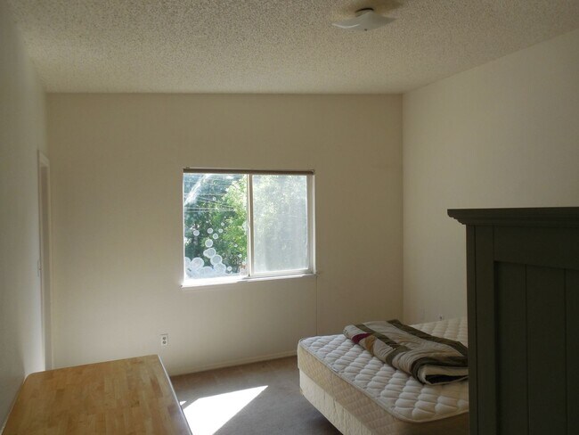 Building Photo - 2125 W Platte Ave