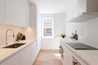 Building Photo - 2100 Rue du Fort