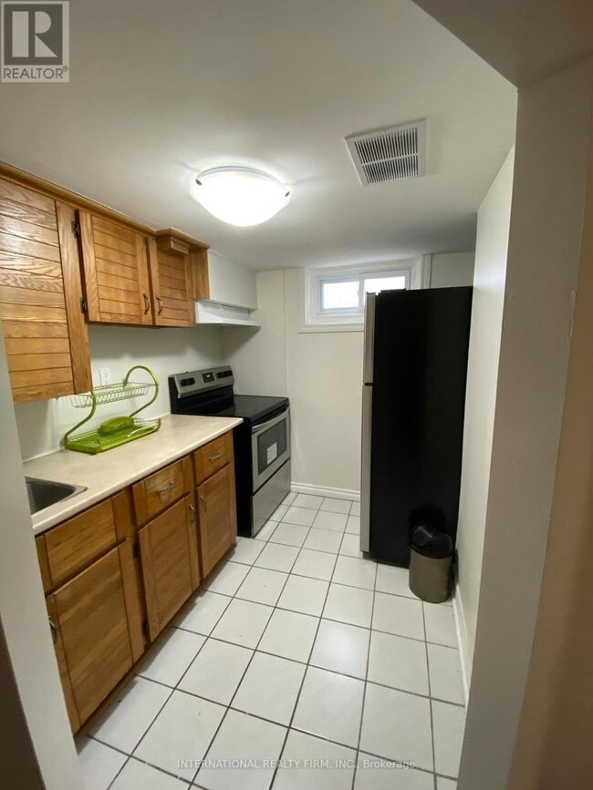 Building Photo - 302 Kerswell Dr