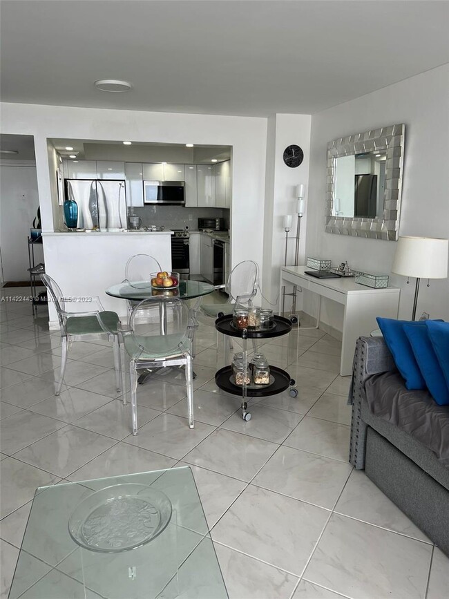 Building Photo - 18021 Biscayne Blvd