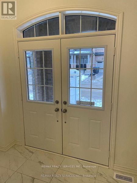 Photo du bâtiment - 130 Adventura Rd