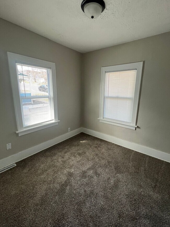 Foto del edificio - 3 Bedroom/ 1 Bathroom $995 Coming soon!