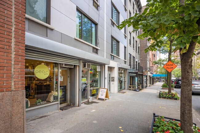 Foto del edificio - 244-246 E 60th St