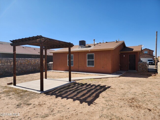 Building Photo - 14228 Lasso Rock Dr