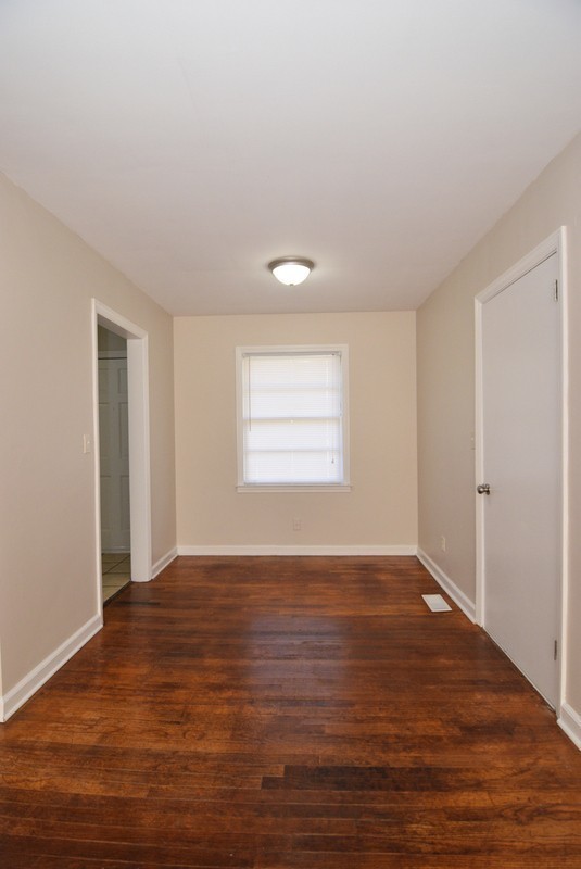Building Photo - 3 Bedroom House w/ Bonus Room & Fenced Yard