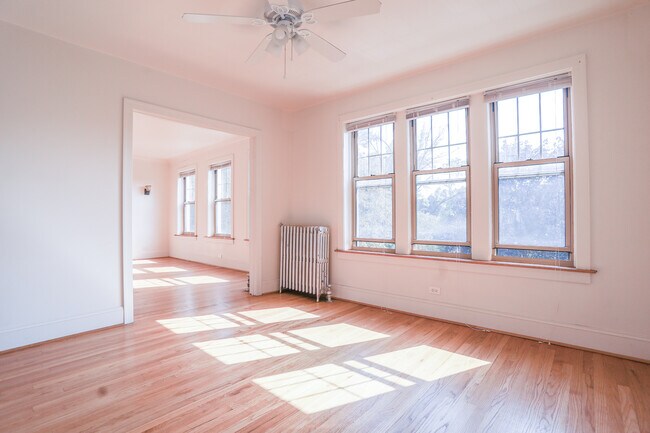 Foto del edificio - 2028 W Berwyn Ave