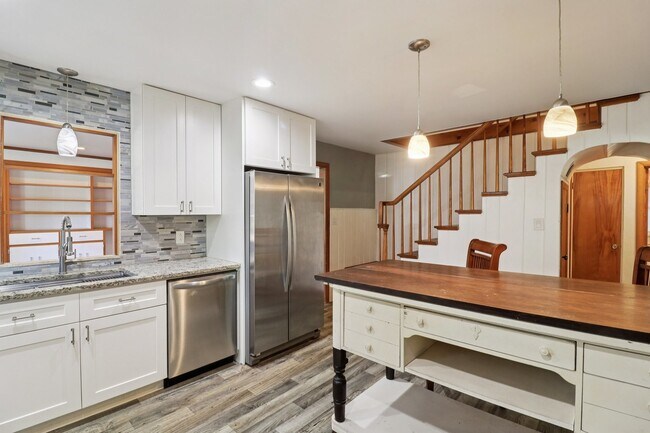 Foto del edificio - 1514 N Freund Ave