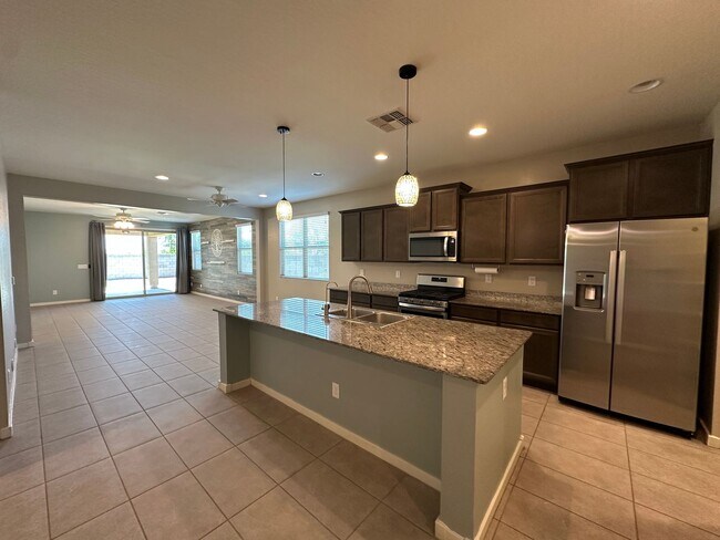 Foto del edificio - Single Level Home with Split Floor Plan, D...
