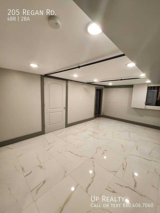 Building Photo - 205 Regan Rd