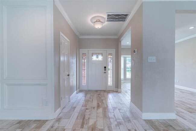Foto del edificio - 2342 Rushbrook Dr