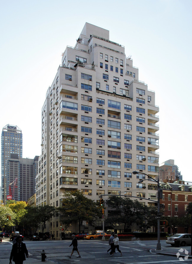 Foto del edificio - 605 Park Ave