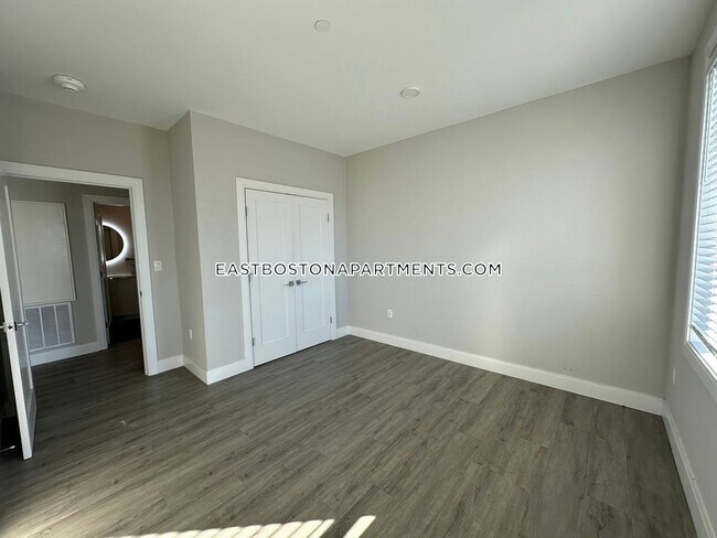 Foto del edificio - 656 Saratoga St
