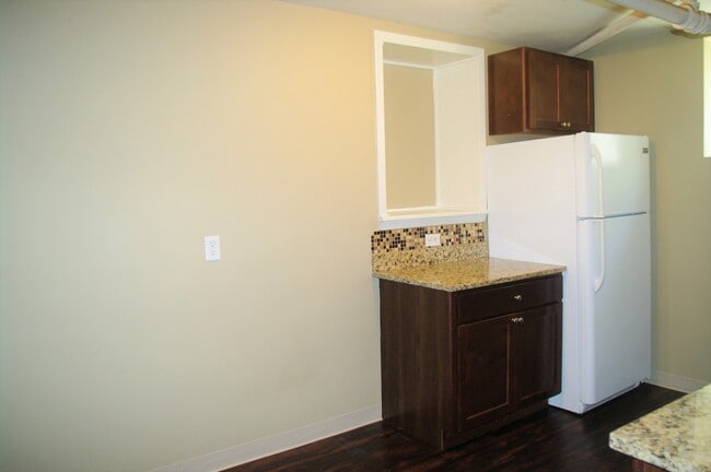 Building Photo - 474 Herschel St