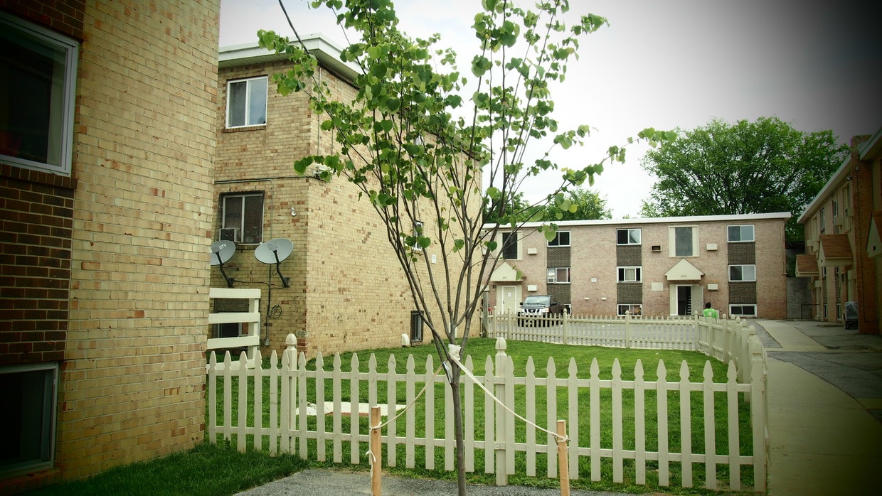 Building Photo - Palmer Court