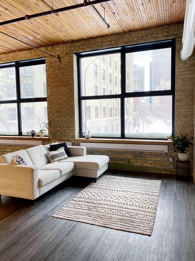 Living room - 139 Market Av