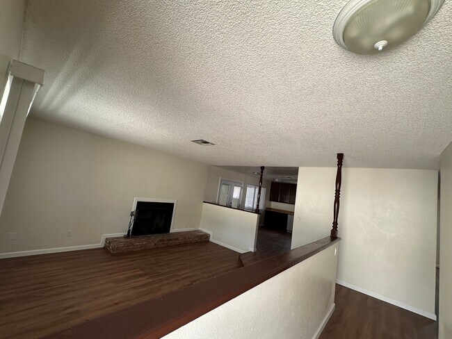 Building Photo - Remodeled/$500 move in special/3 bedroom HOME