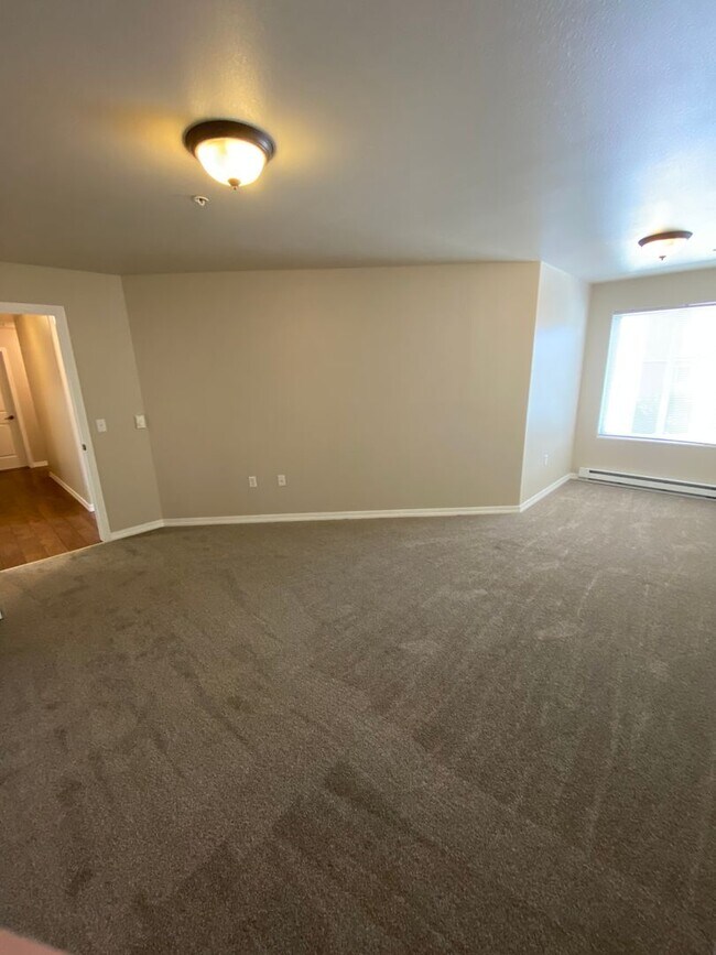 Foto del edificio - UPPER LEVEL CONDO (RPM#43)