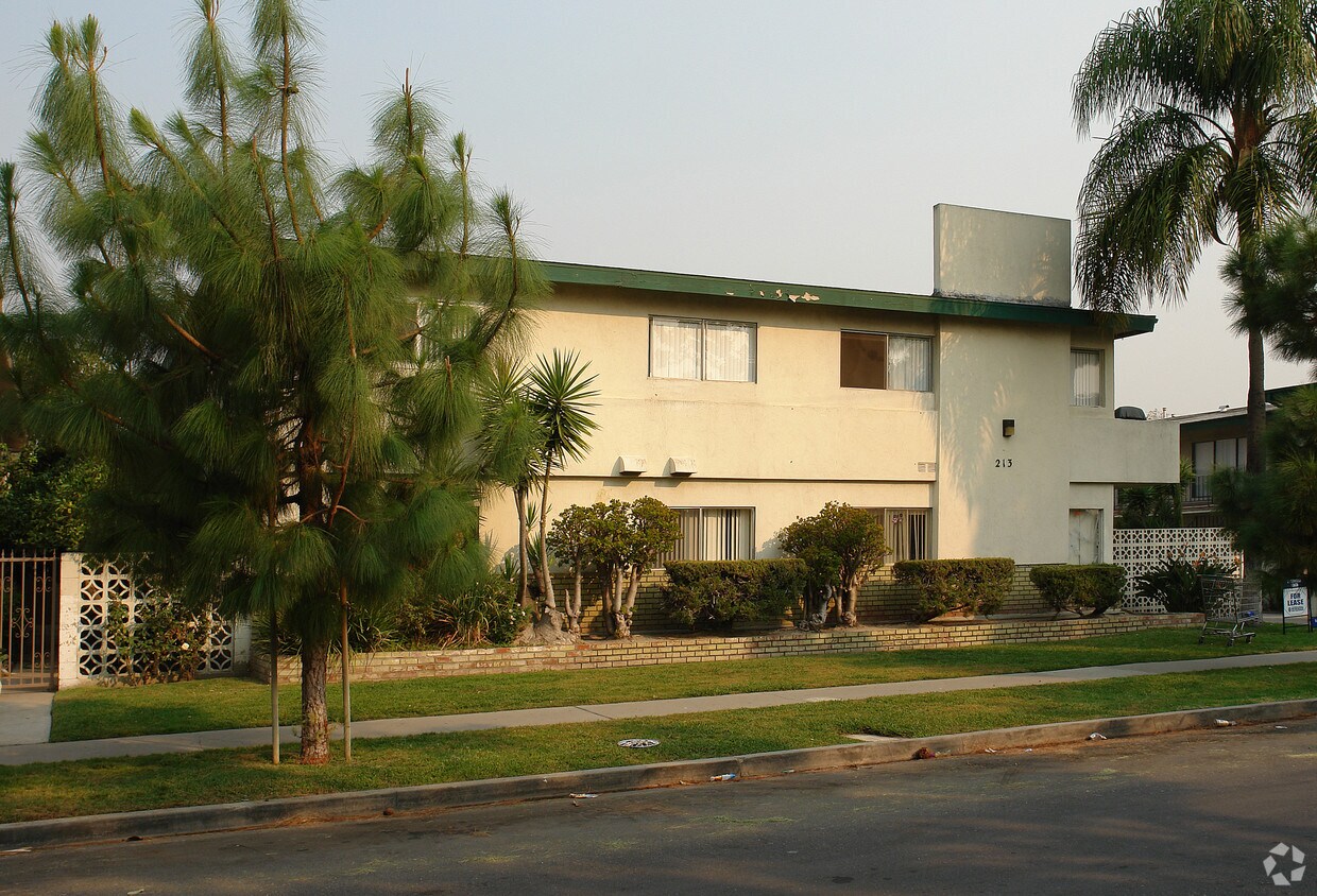 Building Photo - 213-217 E Clifton Ave
