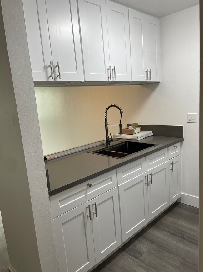 Unit 203 Kitchen - La Villa Mesa