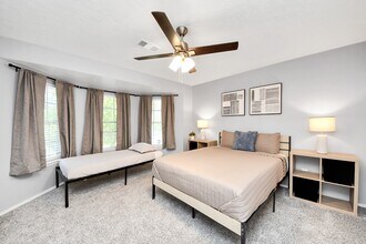 Building Photo - 12711 Laurel Bank Way