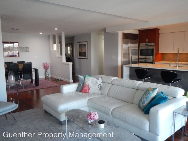 Foto del edificio - 2040 Waverly Pl N