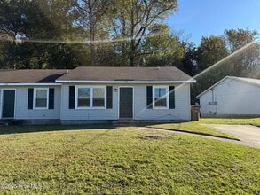 Building Photo - 120 Stallion Dr