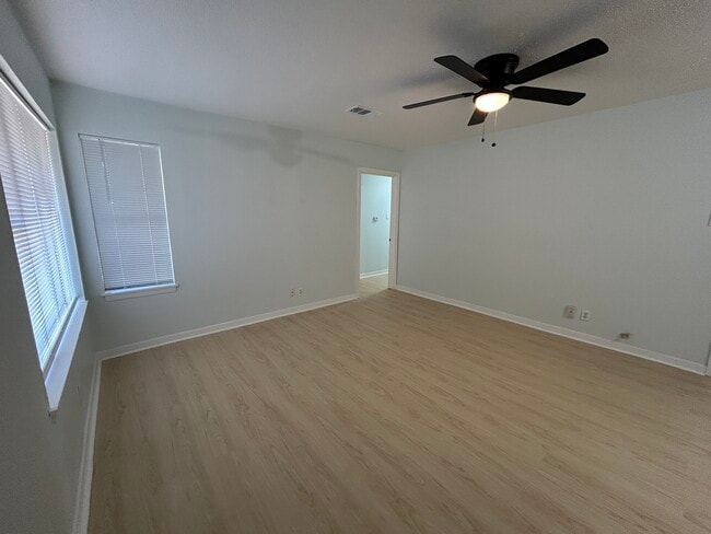 Building Photo - 6521 Mobud Dr