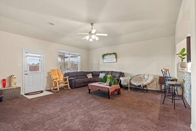 Foto del edificio - 7911 Wood Hollow Dr