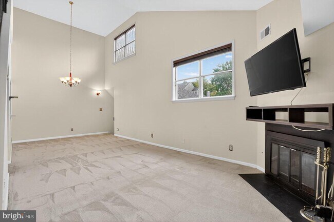 Foto del edificio - 5812 Orchard Hill Ct