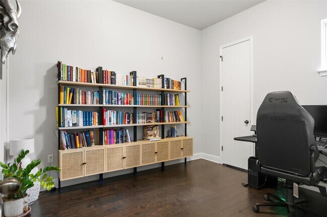 Foto del edificio - 7122 Cut Plains Trail