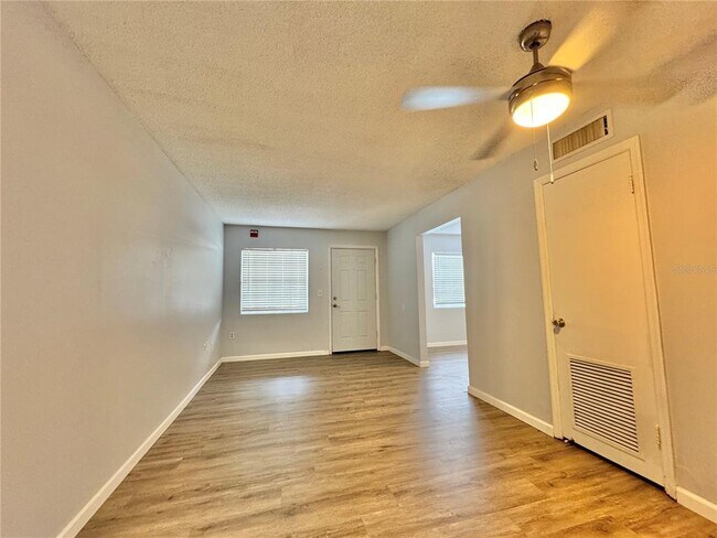 Foto del edificio - 551 Flemming Way