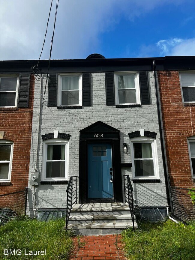 Foto del edificio - 2 br, 2 bath House - 6018 Eastern Ave NE