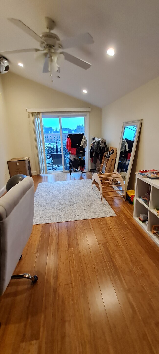 Foto del edificio - 6333 Alderton St