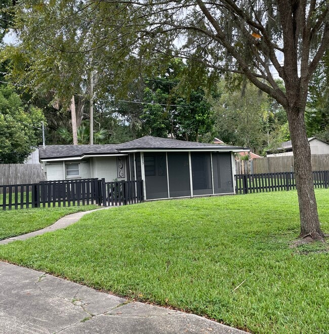 Photo - 215 Adelaide Blvd House