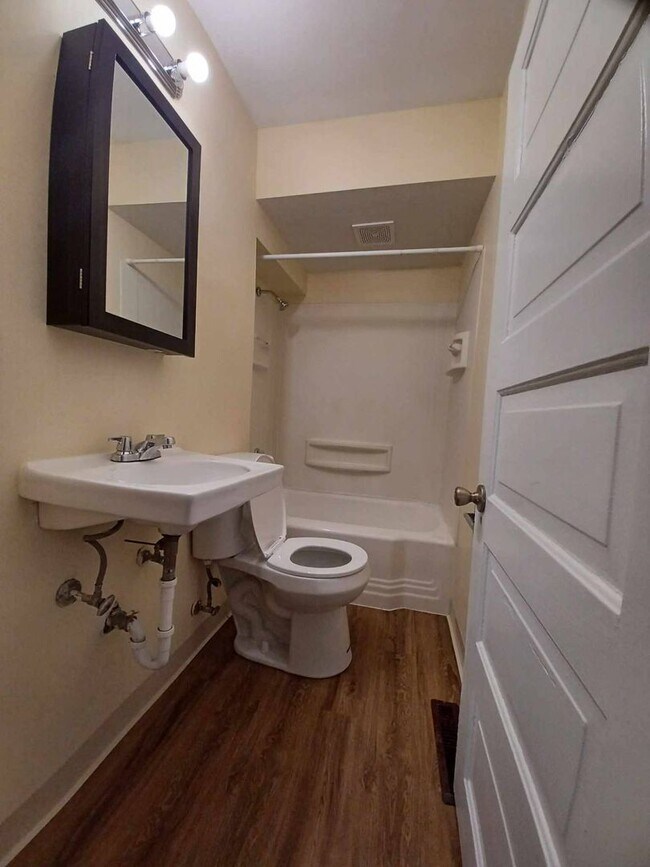 Foto del edificio - 1118 Revell Ave