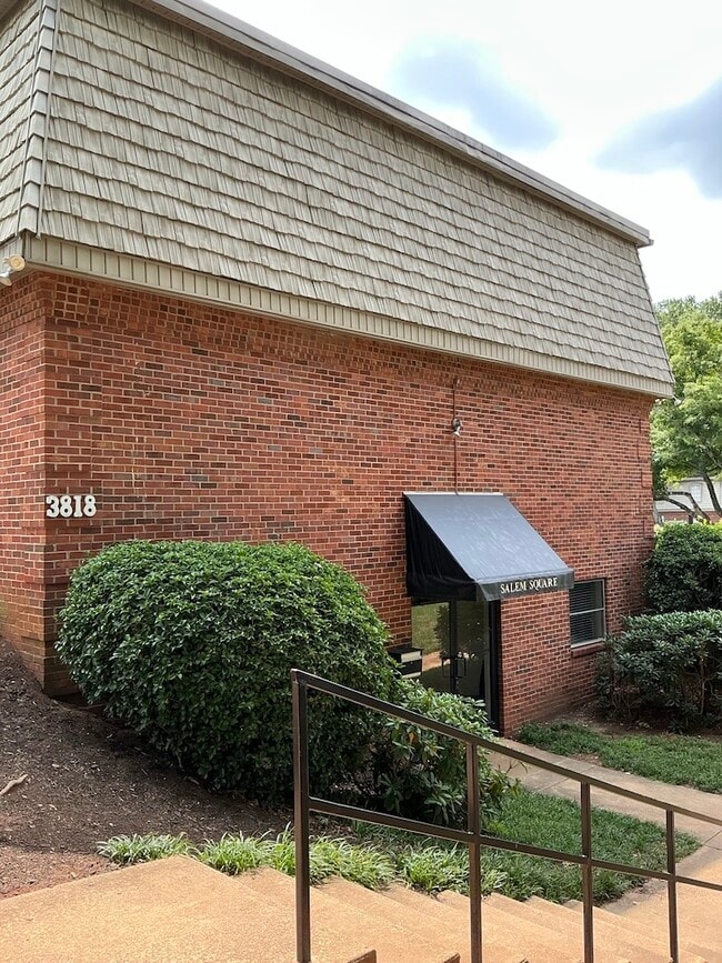 Building Photo - 3818 Country Club Rd