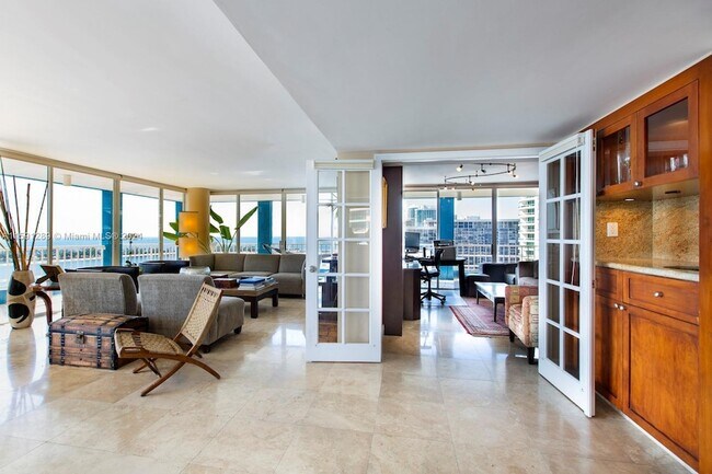 Building Photo - 1627 Brickell Ave
