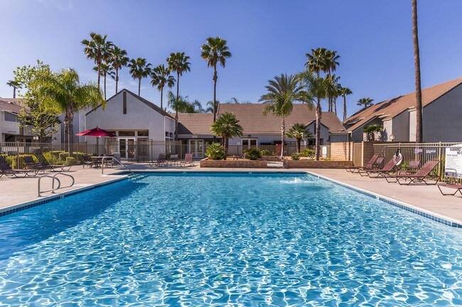 Foto del edificio - Palm Court Apartment Homes