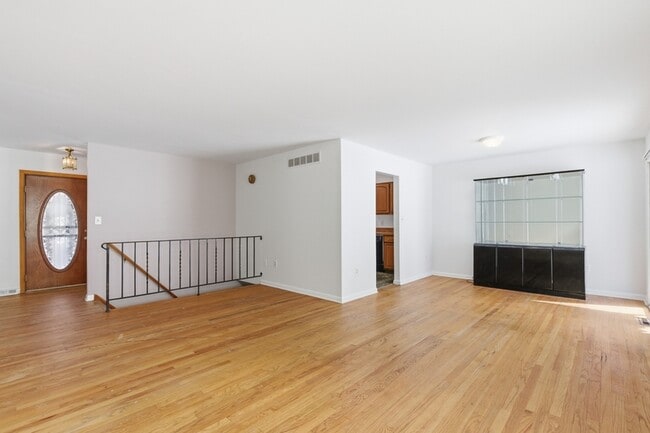 Building Photo - 4315 Spencer St