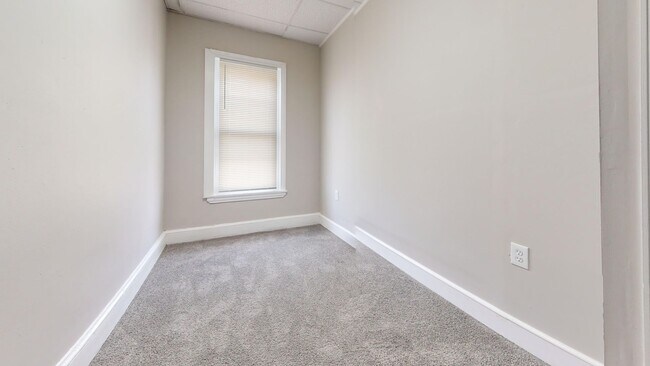 Building Photo - Updated 3-Bedroom Home