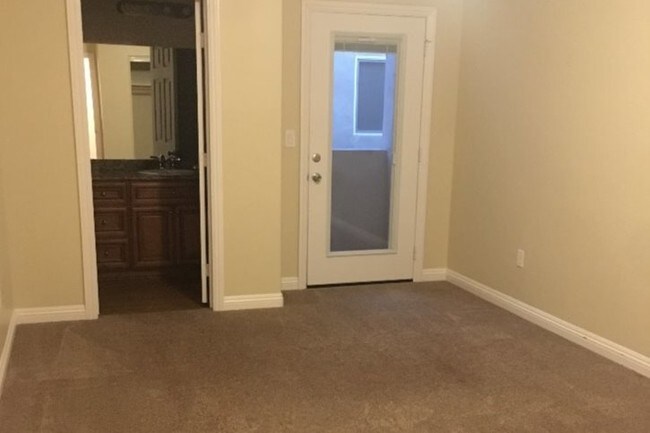 Foto del edificio - 221 Palm Ave