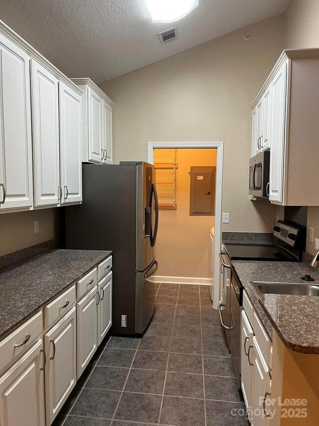 Building Photo - 2000 Olde Eastwood Village Blvd