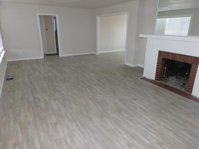 Building Photo - 3 Fair Hill Cir