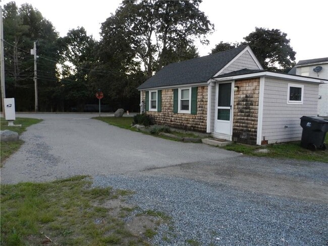Building Photo - 149 Bristol Ferry Rd